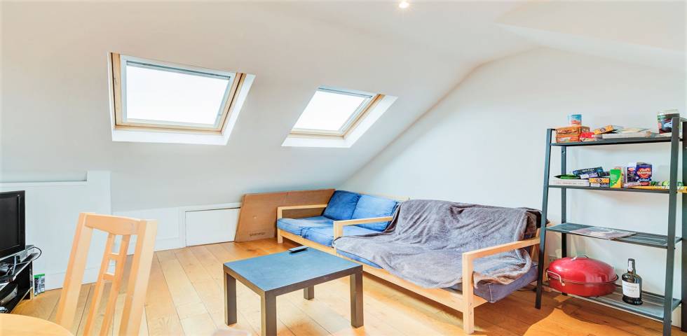 			2 Bedroom, 1 bath, 1 reception Flat			 Charteris Road, QUEENS PARK